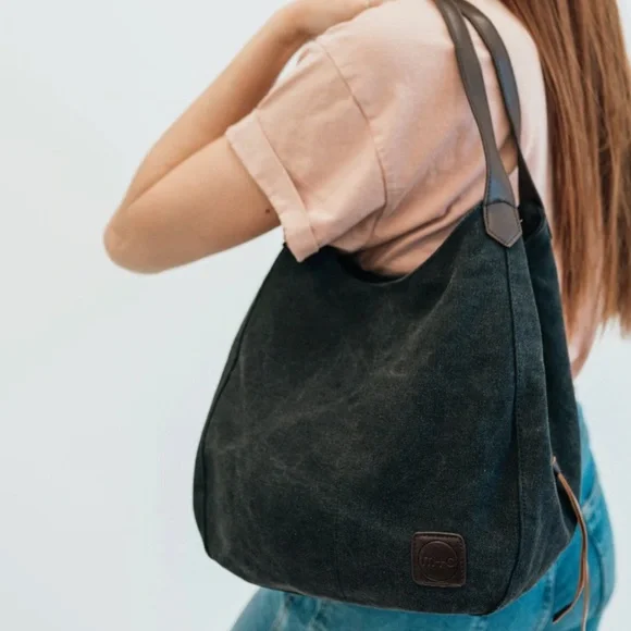 Brand NEW Canvas Hobo Bag in ~Black 🖤👜 - Picture 5 of 14